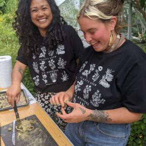 Plants Know No Borders T-shirt (sliding-scale fundraiser £20 - £40)